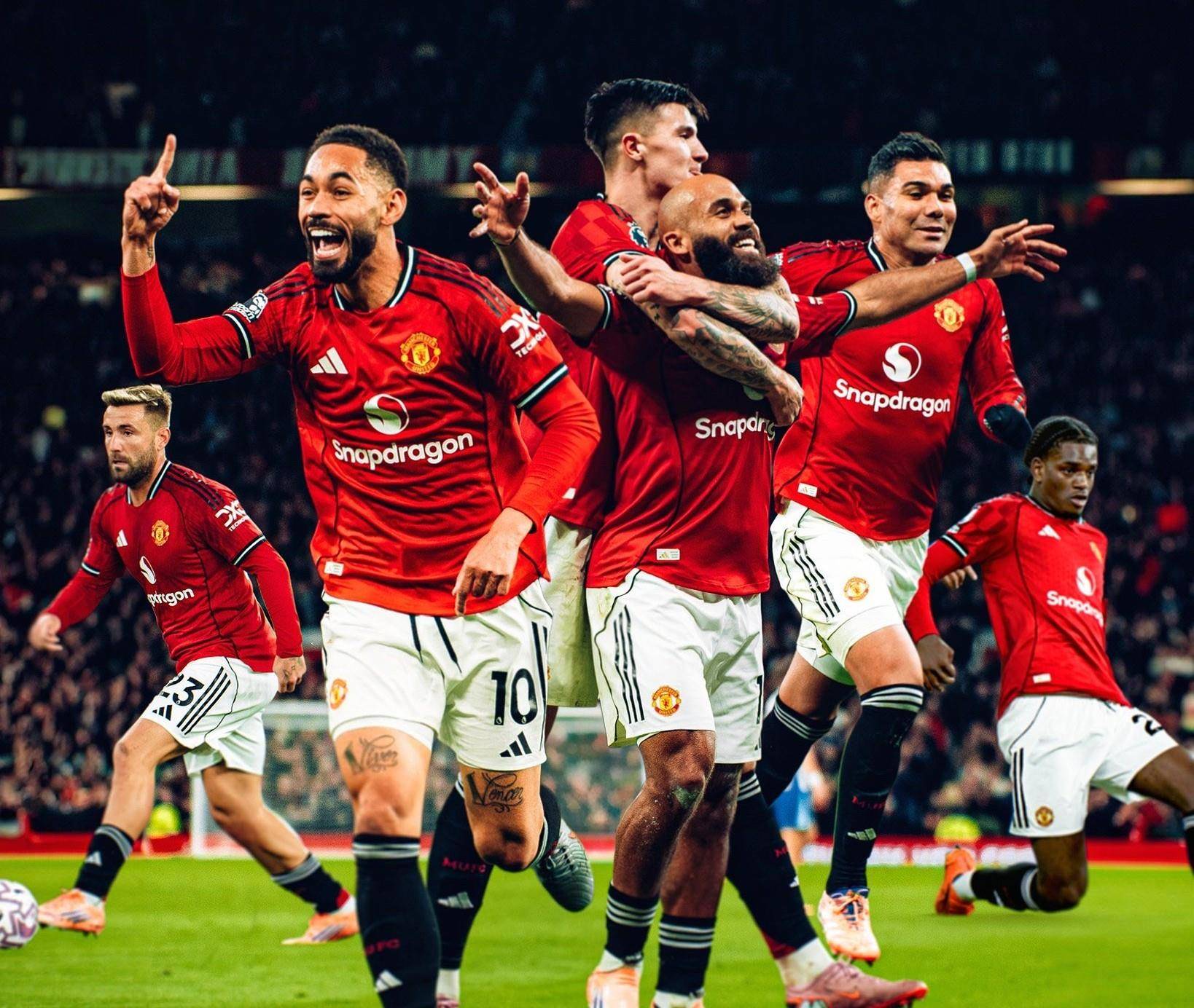 曼联主场获胜，继续保持不败战绩(曼联足球主场)